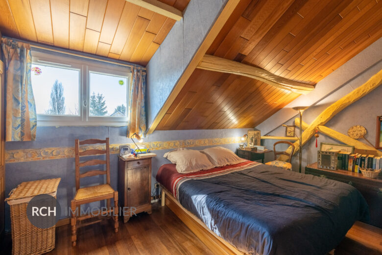 Photos du bien : Villiers-le-Mahieu – Exclusivité – Charmante maison ancienne avec dépendance