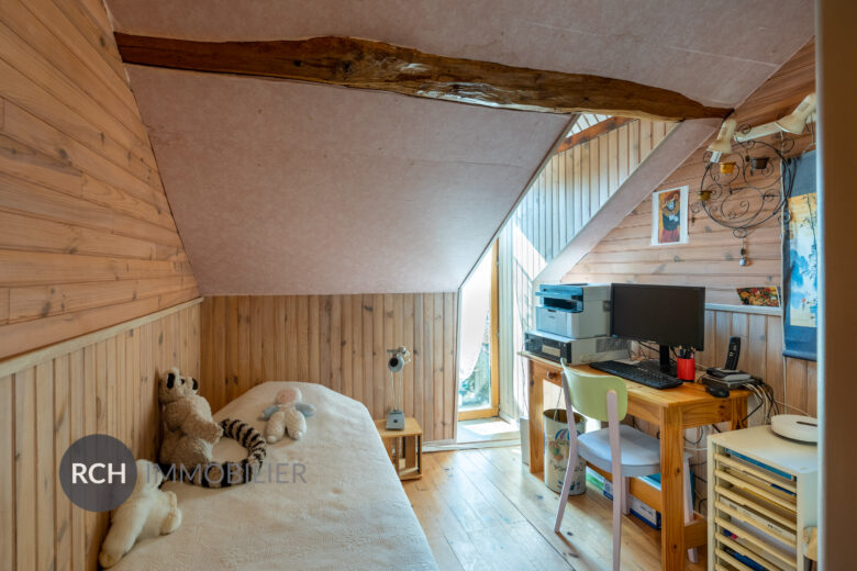 Photos du bien : Villiers-le-Mahieu – Exclusivité – Charmante maison ancienne avec dépendance