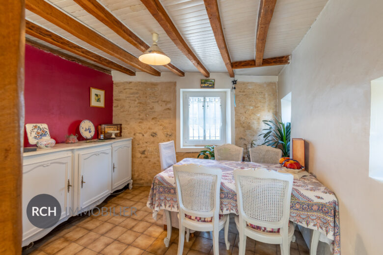 Photos du bien : Villiers-le-Mahieu – Exclusivité – Charmante maison ancienne avec dépendance