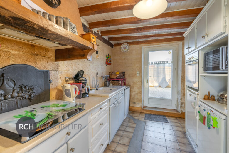 Photos du bien : Villiers-le-Mahieu – Exclusivité – Charmante maison ancienne avec dépendance