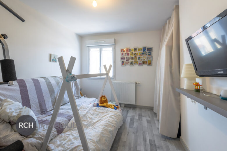 Photos du bien : Condé-sur-Vesgre – Maison récente avec garage à pied de tous commerces et écoles