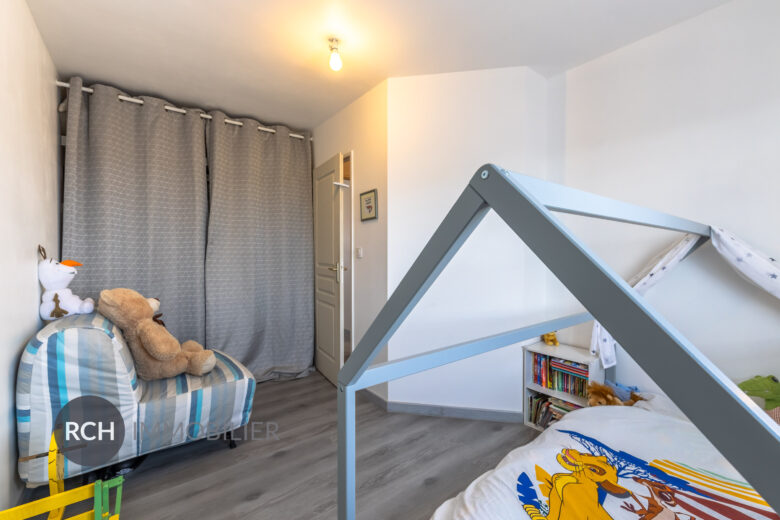 Photos du bien : Condé-sur-Vesgre – Maison récente avec garage à pied de tous commerces et écoles