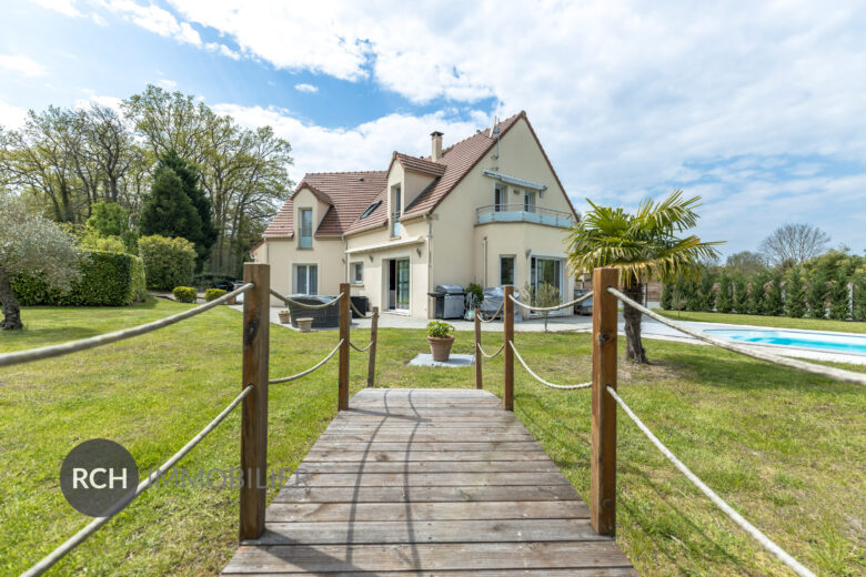 Photos du bien : Gambais – Maison contemporaine avec piscine dans un environnement privilégié