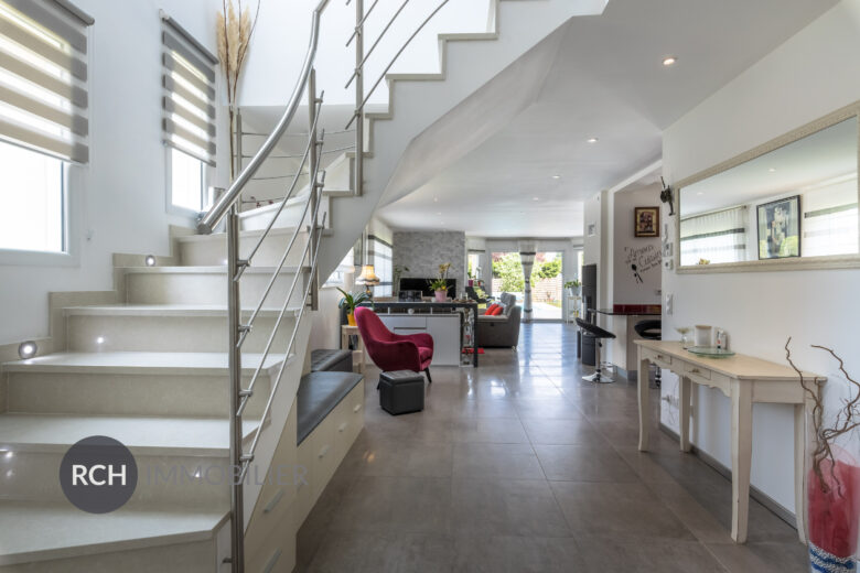 Photos du bien : Gambais – Maison contemporaine avec piscine dans un environnement privilégié