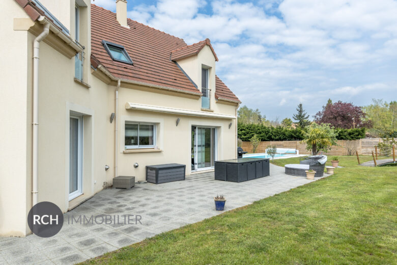 Photos du bien : Gambais – Maison contemporaine avec piscine dans un environnement privilégié