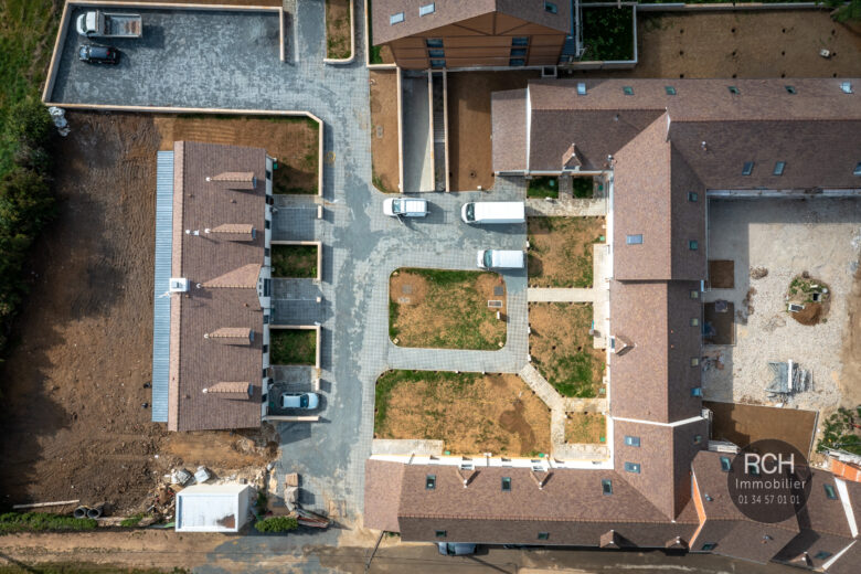Photos du bien : Jouars-Pontchartrain – Maison neuve avec jardin et garage dans une résidence de standing