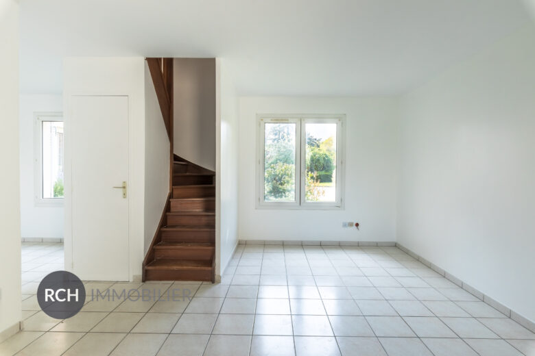 Photos du bien : Exclusivité – Le Perray-en-Yvelines – Maisonnette dans une résidence à deux pas des commerces, écoles et gare