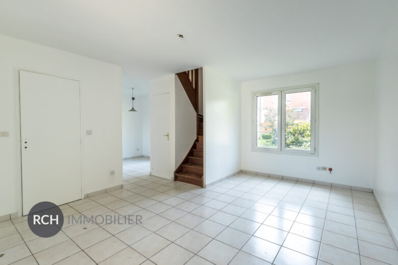 Photos du bien : Exclusivité – Le Perray-en-Yvelines – Maisonnette dans une résidence à deux pas des commerces, écoles et gare