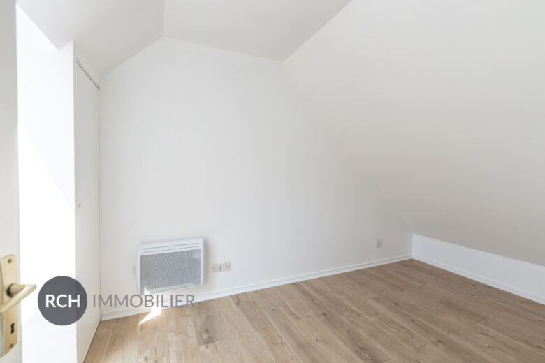 Photos du bien : Exclusivité – Le Perray-en-Yvelines – Maisonnette dans une résidence à deux pas des commerces, écoles et gare