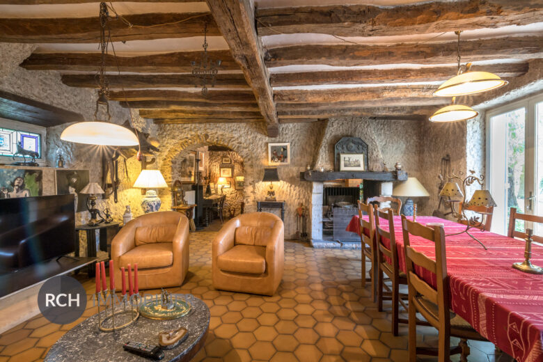 Photos du bien : Montfort-l’Amaury – Charmante maison ancienne avec granges aménageables