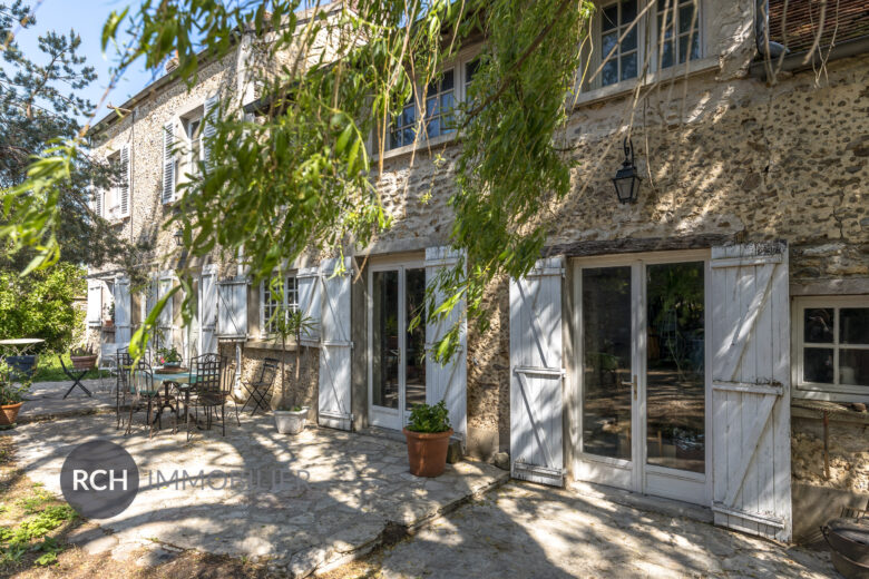 Photos du bien : Montfort-l’Amaury – Charmante maison ancienne avec granges aménageables