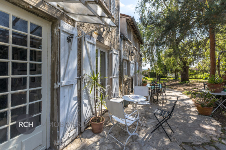 Photos du bien : Montfort-l’Amaury – Charmante maison ancienne avec granges aménageables