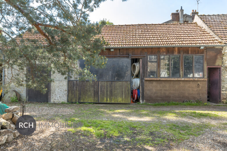 Photos du bien : Montfort-l’Amaury – Charmante maison ancienne avec granges aménageables