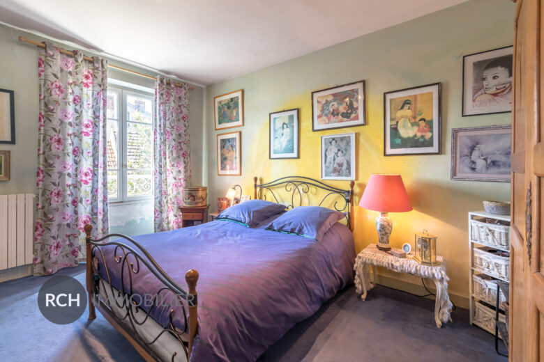 Photos du bien : Montfort-l’Amaury – Charmante maison ancienne avec granges aménageables