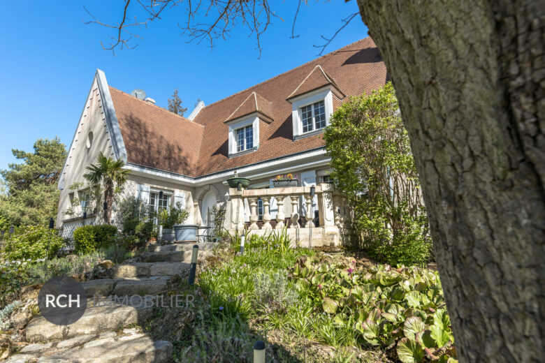 Photos du bien : Saint-Rémy-l’Honoré – Maison familiale de caractère dans un environnement boisé