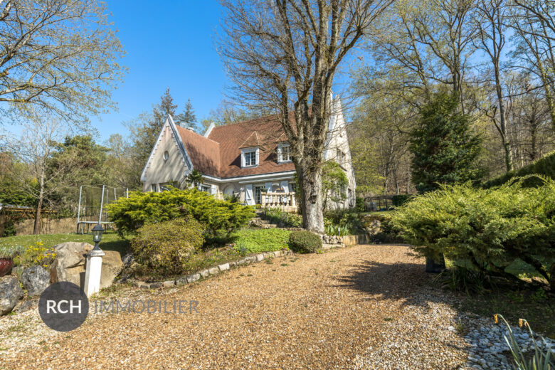 Photos du bien : Saint-Rémy-l’Honoré – Maison familiale de caractère dans un environnement boisé