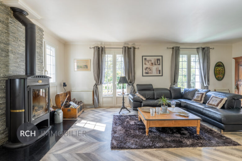 Photos du bien : Saint-Rémy-l’Honoré – Maison familiale de caractère dans un environnement boisé