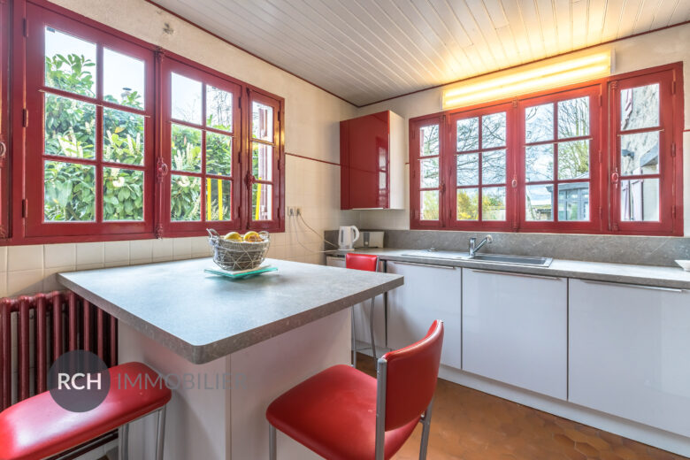 Photos du bien : Tacoignières – Jolie maison ancienne avec véranda et garage