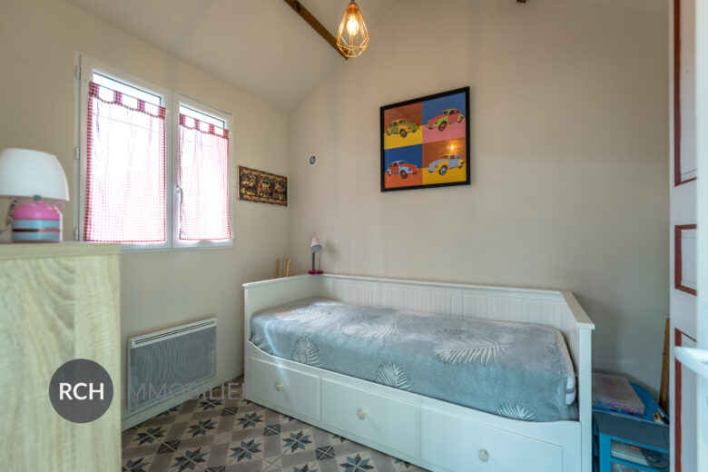 Photos du bien : Tacoignières – Jolie maison ancienne avec véranda et garage