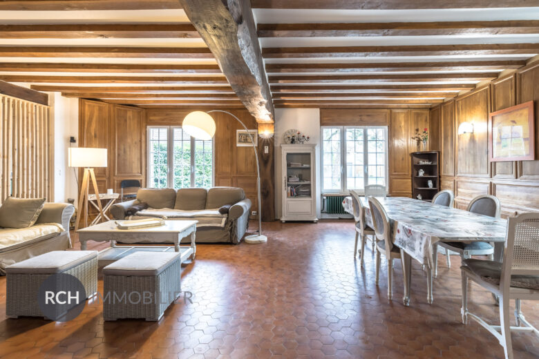 Photos du bien : Tacoignières – Jolie maison ancienne avec véranda et garage