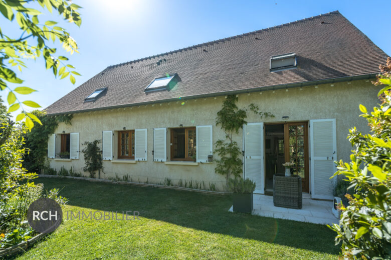 Photos du bien : Auteuil-le-Roi – Maison familiale avec piscine dans un environnement calme