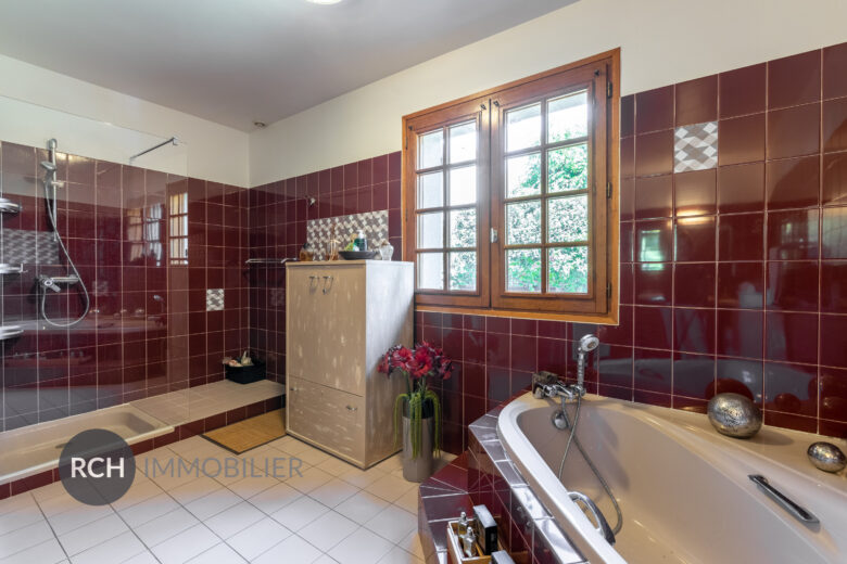 Photos du bien : Auteuil-le-Roi – Maison familiale avec piscine dans un environnement calme