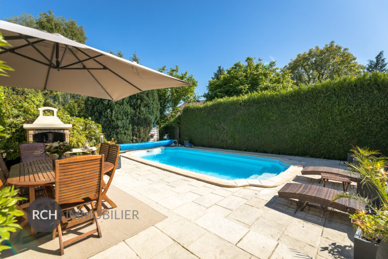 Photos du bien : Auteuil-le-Roi – Maison familiale avec piscine dans un environnement calme