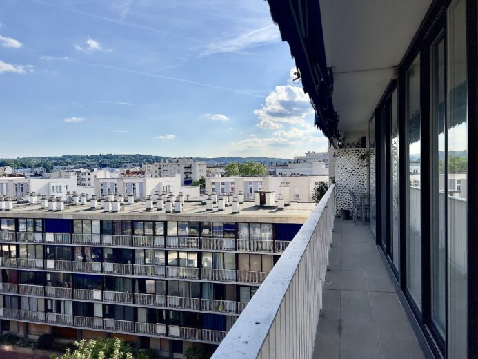Photos du bien : Boulogne-Billancourt – République-Point du Jour – Magnifique 4 pièces entièrement rénové avec terrasses, balcon filant et vue dégagée sur un parc privé