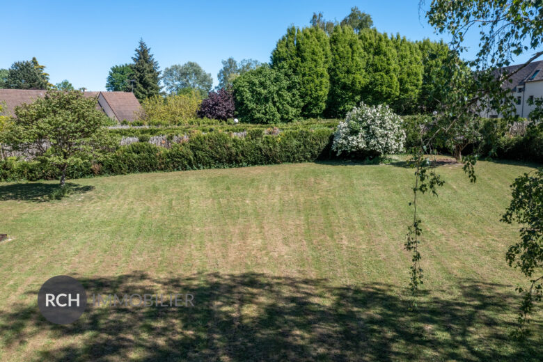 Photos du bien : Jouars-Pontchartrain – Beau terrain à bâtir d’environ 1170 m²