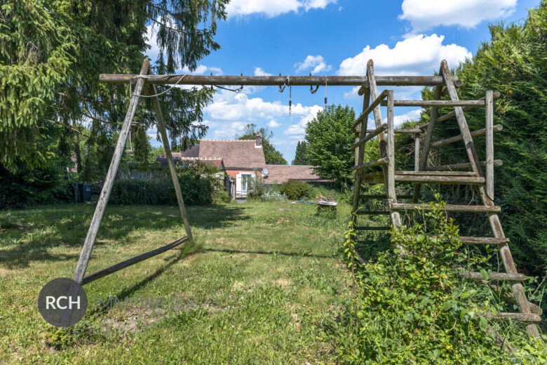 Photos du bien : Exclusivité – Méré – Maison ancienne avec dépendance et joli jardin