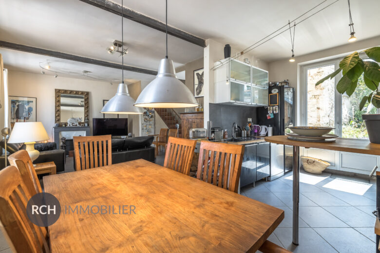 Photos du bien : Exclusivité – Méré – Maison ancienne avec dépendance et joli jardin