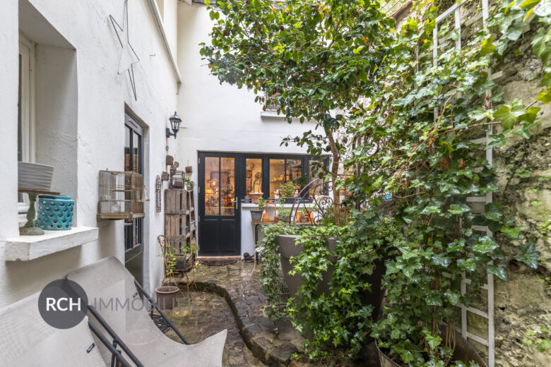 Photos du bien : Montfort-l’Amaury – Coeur historique – Belle maison de maître en coeur de village avec terrasses et jardins