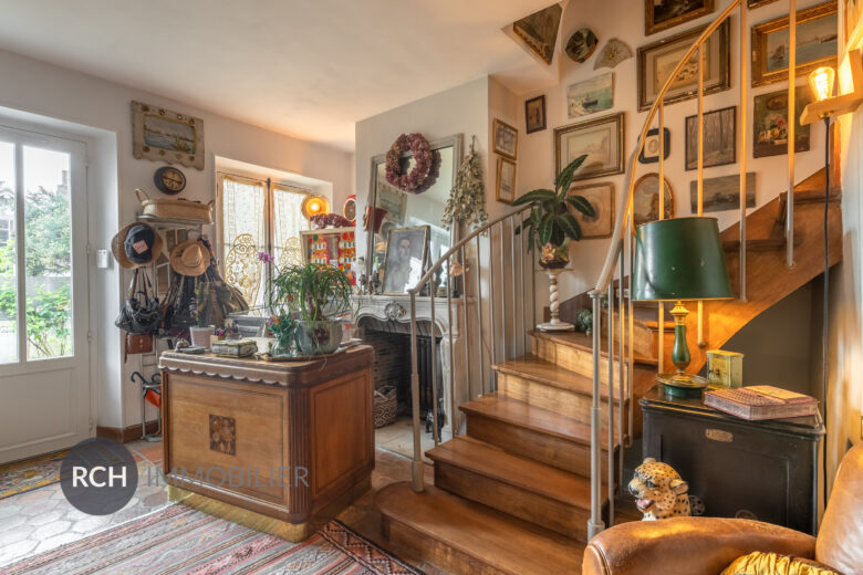 Photos du bien : Montfort-l’Amaury – Coeur historique – Belle maison de maître en coeur de village avec terrasses et jardins
