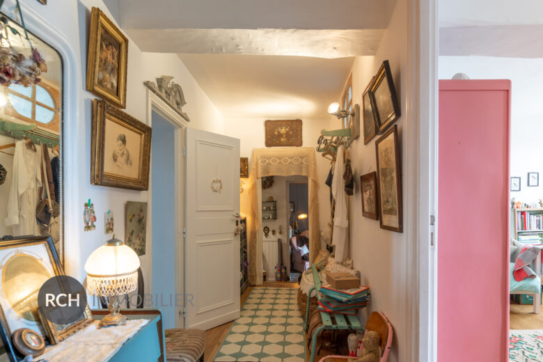 Photos du bien : Montfort-l’Amaury – Coeur historique – Belle maison de maître en coeur de village avec terrasses et jardins