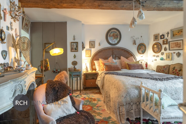 Photos du bien : Montfort-l’Amaury – Coeur historique – Belle maison de maître en coeur de village avec terrasses et jardins