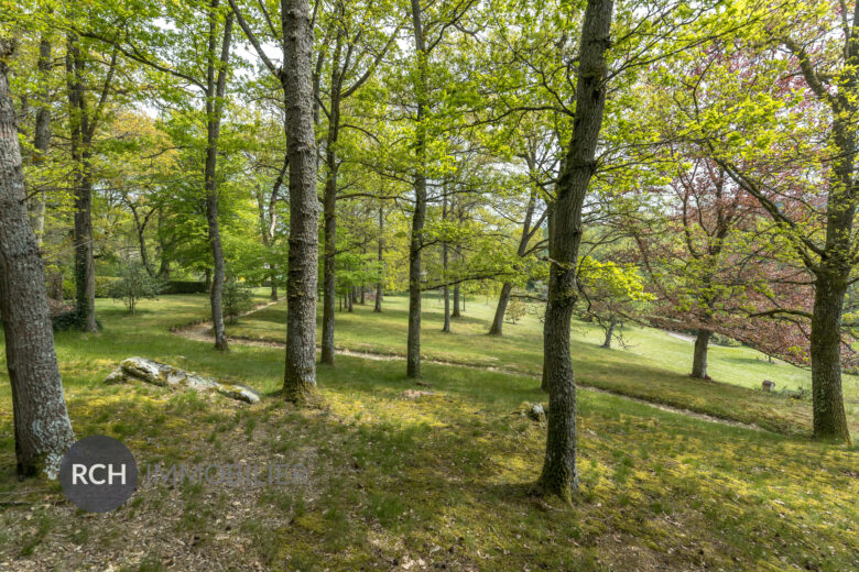 Photos du bien : Poigny-la-Forêt – Maison ancienne atypique dans un environnement privilégié
