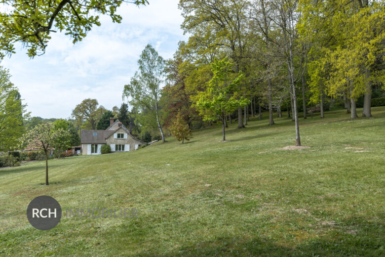 Photos du bien : Poigny-la-Forêt – Maison ancienne atypique dans un environnement privilégié