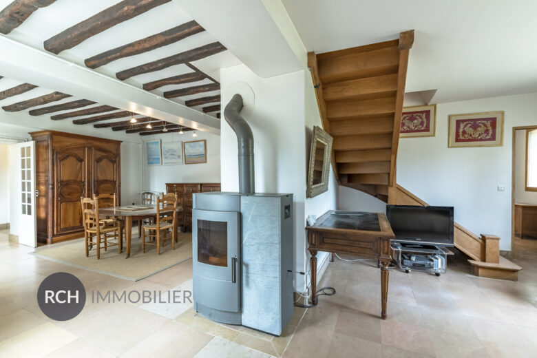 Photos du bien : Poigny-la-Forêt – Maison ancienne atypique dans un environnement privilégié