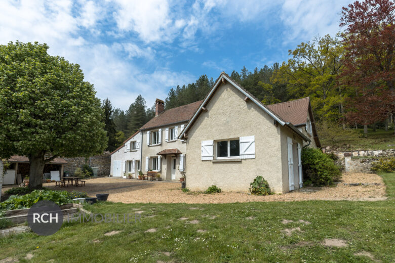Photos du bien : Poigny-la-Forêt – Maison ancienne atypique dans un environnement privilégié