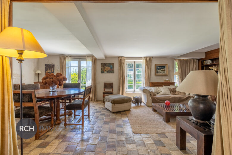 Photos du bien : Évecquemont – Belle maison de maître avec jardin à la française et vue dominante sur la Seine
