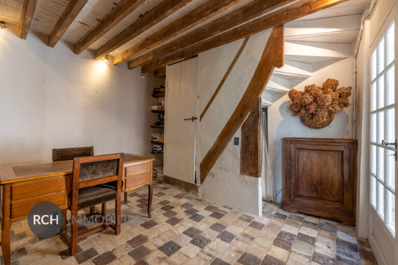 Photos du bien : Évecquemont – Belle maison de maître avec jardin à la française et vue dominante sur la Seine