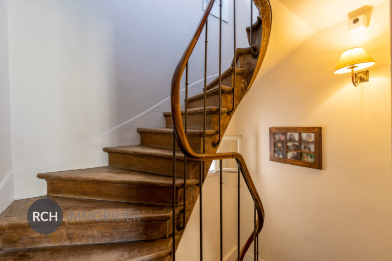Photos du bien : Évecquemont – Belle maison de maître avec jardin à la française et vue dominante sur la Seine