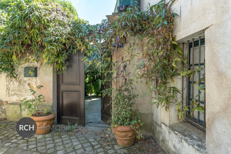 Photos du bien : Évecquemont – Belle maison de maître avec jardin à la française et vue dominante sur la Seine