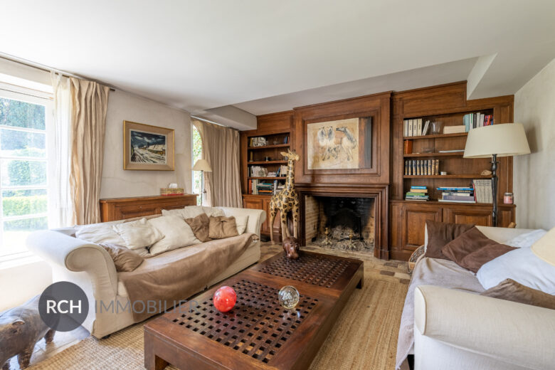 Photos du bien : Évecquemont – Belle maison de maître avec jardin à la française et vue dominante sur la Seine