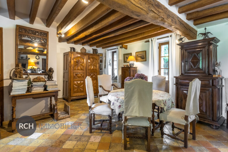 Photos du bien : Exclusivité – Gambais – Magnifique propriété ancienne avec dépendances, piscine et tennis