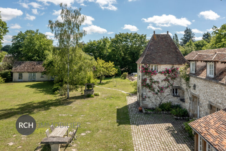 Photos du bien : Exclusivité – Gambais – Magnifique propriété ancienne avec dépendances, piscine et tennis