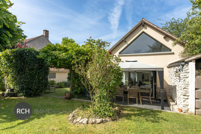 Photos du bien : Gressey – Belle longère restaurée avec dépendance dans un village de charme