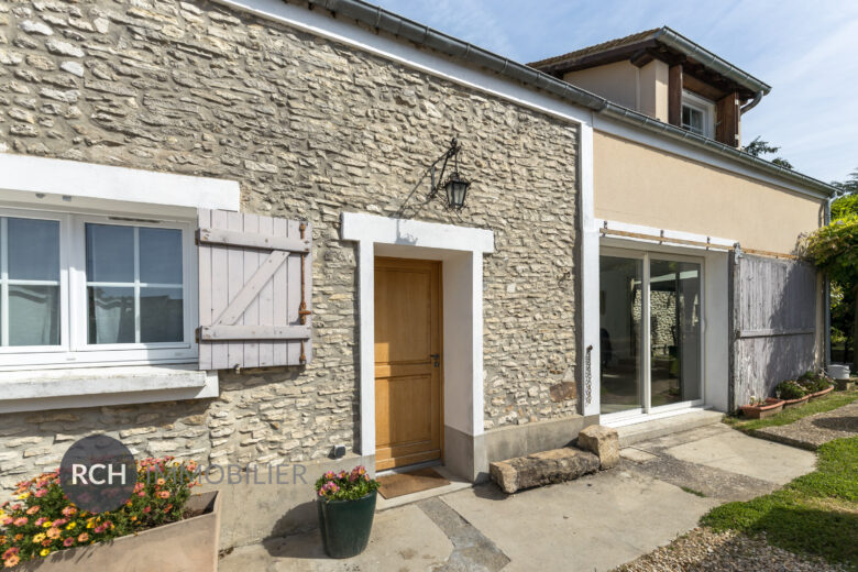 Photos du bien : Gressey – Belle longère restaurée avec dépendance dans un village de charme