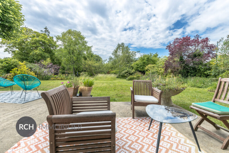 Photos du bien : Maulette – Maison de maître avec jardin arboré aux portes de Houdan