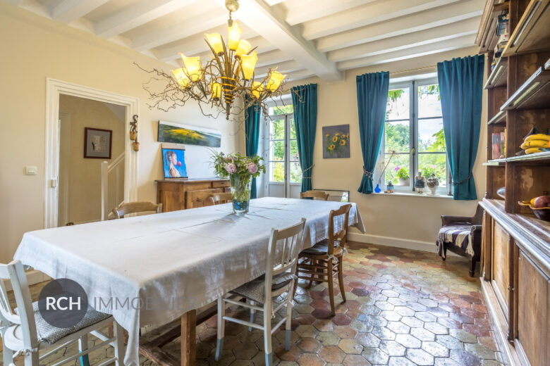 Photos du bien : Maulette – Maison de maître avec jardin arboré aux portes de Houdan
